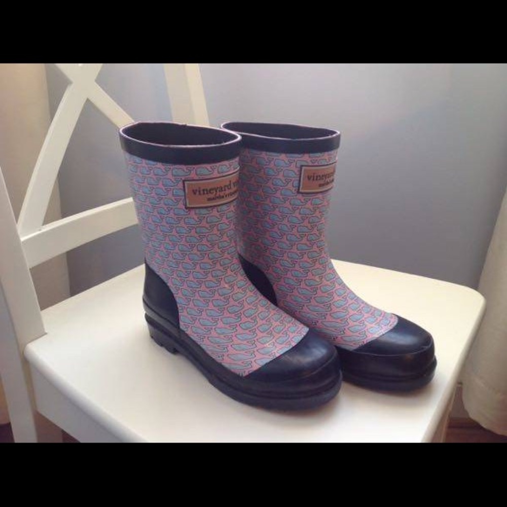 Vineyard Vines kids boots Size 2
